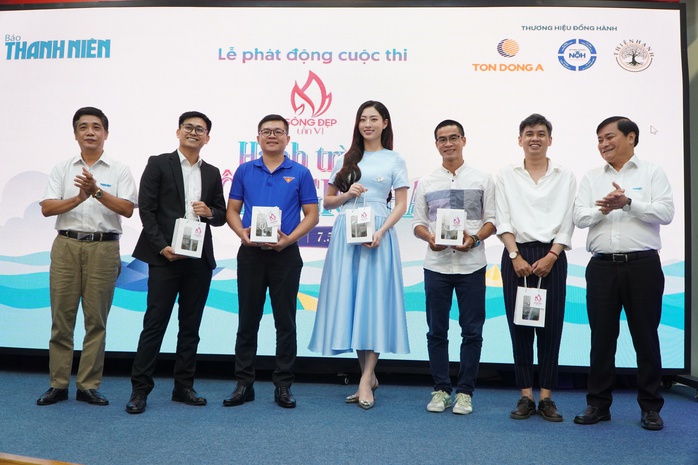 Hoa hậu Lương Th&ugrave;y Linh l&agrave;m gi&aacute;m khảo Cuộc thi Sống đẹp của b&aacute;o Thanh Ni&ecirc;n - Ảnh 8.