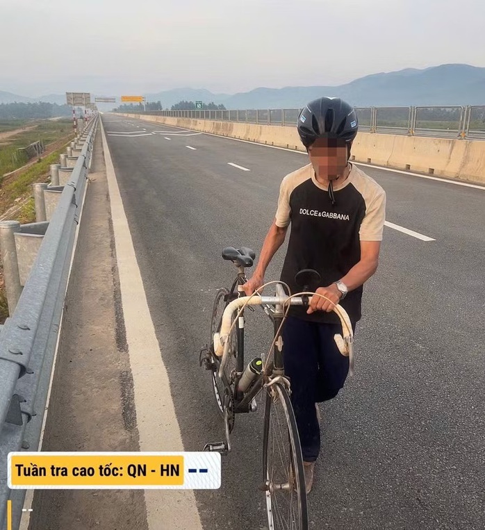 Cao tốc mới th&ocirc;ng xe đ&atilde; xuất hiện h&agrave;ng loạt vi phạm nguy hiểm - Ảnh 1.