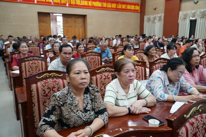 Chủ tịch HĐND TPHCM yêu cầu giải quyết tình trạng rút bảo hiểm xã hội ngay lập tức - Ảnh 1.