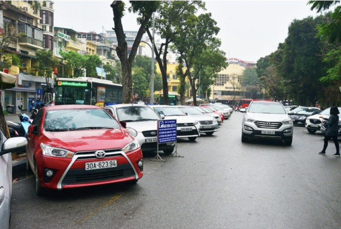 H&agrave; Nội điều chỉnh ph&iacute; sử dụng l&ograve;ng đường , vỉa h&egrave; để giảm &ugrave;n tắc giao th&ocirc;ng 2026 - Ảnh 1.