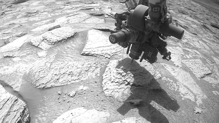 Robot săn sự sống NASA bất ngờ bị &ldquo;n&iacute;u tay&rdquo; tr&ecirc;n Sao Hỏa - Ảnh 1.