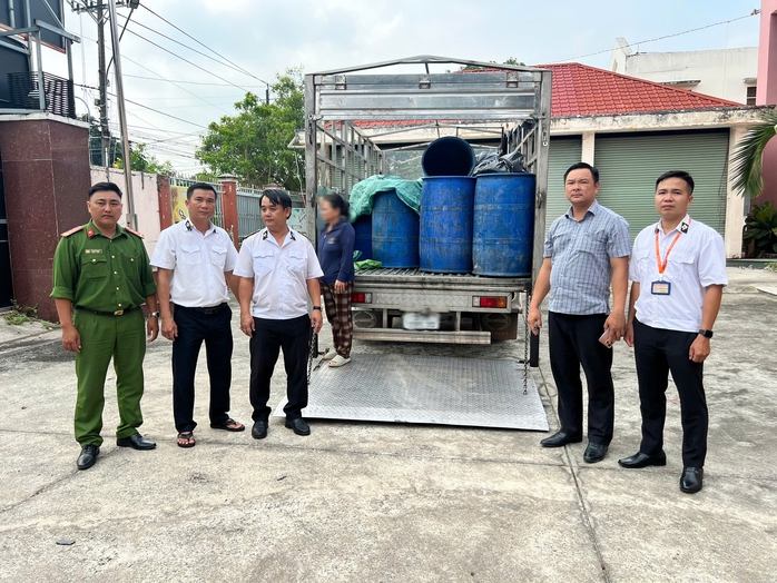 Ph&aacute;t hiện heo chết TPHCM chuẩn bị ti&ecirc;u thụ: Gần 1 tấn heo chết ph&acirc;n hủy - Ảnh 1.