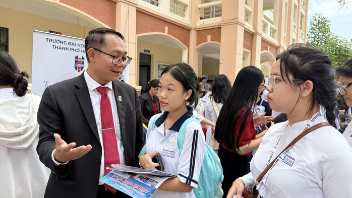 Trường ĐH Ngân hàng TPHCM tăng chỉ tiêu tuyển sinh - Ảnh 1.