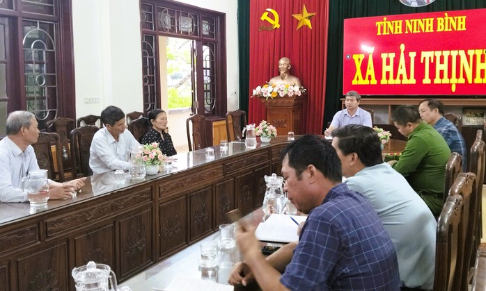 Người phụ nữ gom nước dừa thừa g&acirc;y hiểu lầm ở khu du lịch - Ảnh 2.