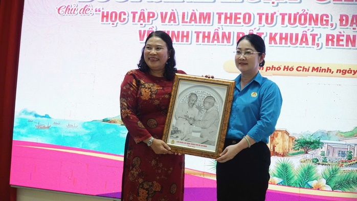Bồi dưỡng l&yacute; tưởng c&aacute;ch mạng cho c&aacute;n bộ, đo&agrave;n vi&ecirc;n, người lao động - Ảnh 4.