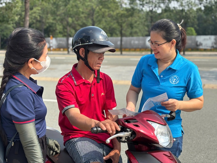 Ra qu&acirc;n triển khai BHXH to&agrave;n d&acirc;n - Ảnh 2.