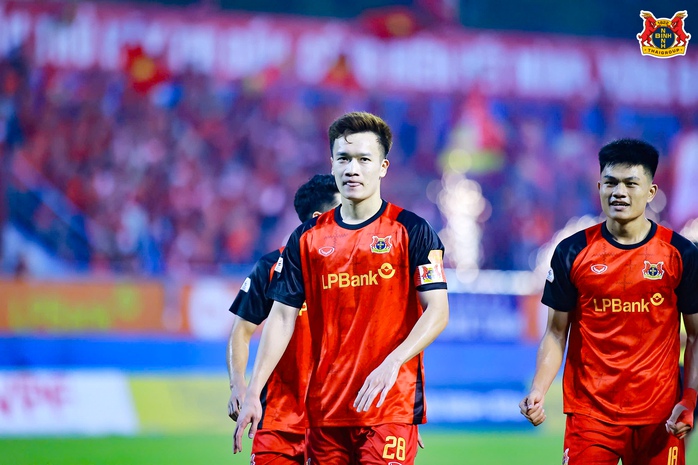 V-League: H&agrave; Nội FC sẩy ch&acirc;n trước Thanh Ho&aacute;, bật khỏi Top 3 - Ảnh 2.