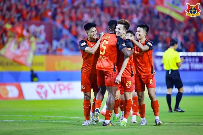 V-League: H&agrave; Nội FC sẩy ch&acirc;n trước Thanh Ho&aacute;, bật khỏi Top 3 - Ảnh 3.