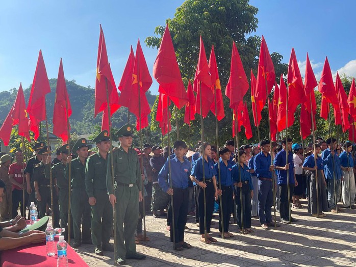 Sắc đỏ giữa đại ng&agrave;n - Ảnh 2.