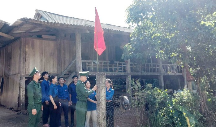 Sắc đỏ giữa đại ng&agrave;n - Ảnh 3.
