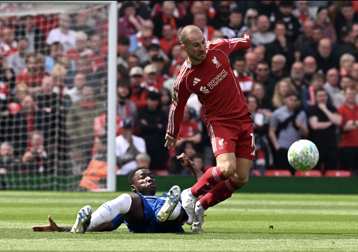 Rơi chiến thắng tại Anfield, Liverpool chậm giấc mơ Champions League - Ảnh 2.