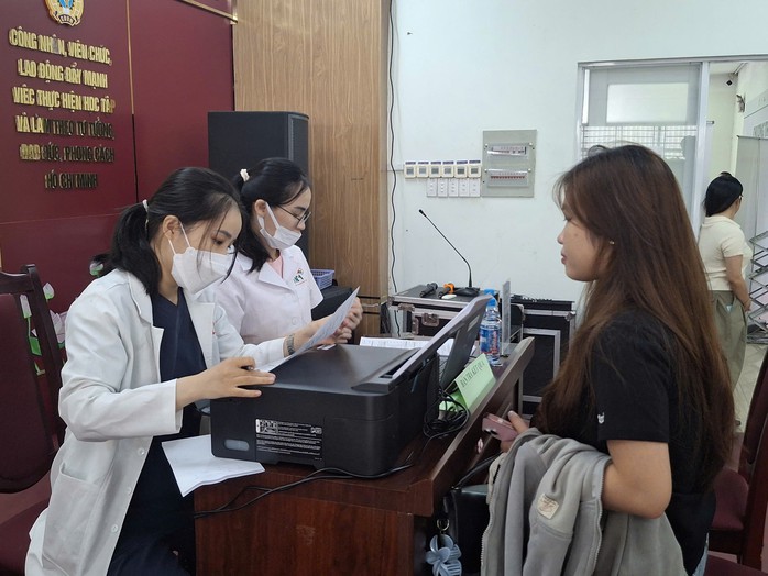 Nữ c&ocirc;ng nh&acirc;n lần đầu ti&ecirc;n được tầm so&aacute;t ung thư cổ tử cung bằng AI - Ảnh 3.