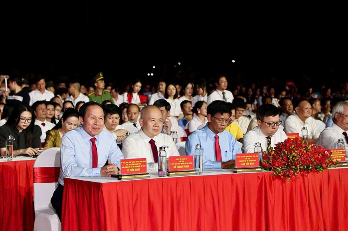 Khai mạc Lễ hội Hoa Phượng đỏ - Hải Ph&ograve;ng 2026 - Ảnh 3.
