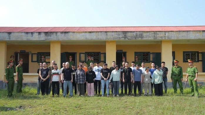 Những vụ &aacute;n nổi cộm trong tuần: Cựu thứ trưởng Nguyễn B&aacute; Hoan bị c&aacute;o buộc nhận hối lộ h&agrave;ng chục tỉ đ - Ảnh 5.