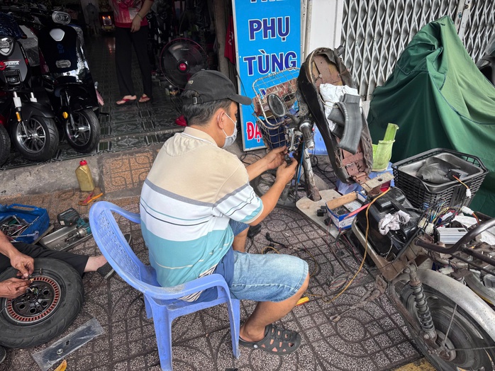 "Ph&ugrave; ph&eacute;p" xe đạp điện th&agrave;nh xe m&aacute;y điện - Ảnh 1.