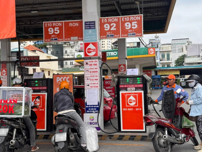 Xăng E10 phủ sóng cùng cam kết mạnh mẽ - Ảnh 1. Xăng E10 phủ sóng cùng cam kết mạnh mẽ - Ảnh 1.