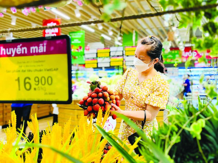 Khai hội m&ugrave;a h&egrave;, si&ecirc;u thị tung ng&agrave;n ưu đ&atilde;i đ&oacute;n kh&aacute;ch - Ảnh 1.