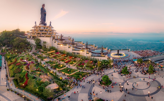 Đề xuất n&acirc;ng ph&iacute; tham quan n&uacute;i B&agrave; Đen l&ecirc;n 20.000 đồng/lượt - Ảnh 2.