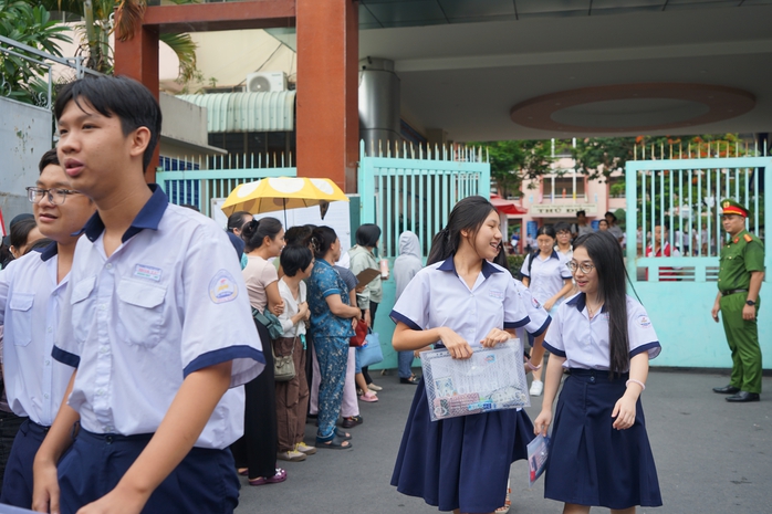 Đề tiếng Anh vừa sức, th&iacute; sinh tự tin đạt điểm 9, 10 - Ảnh 1.