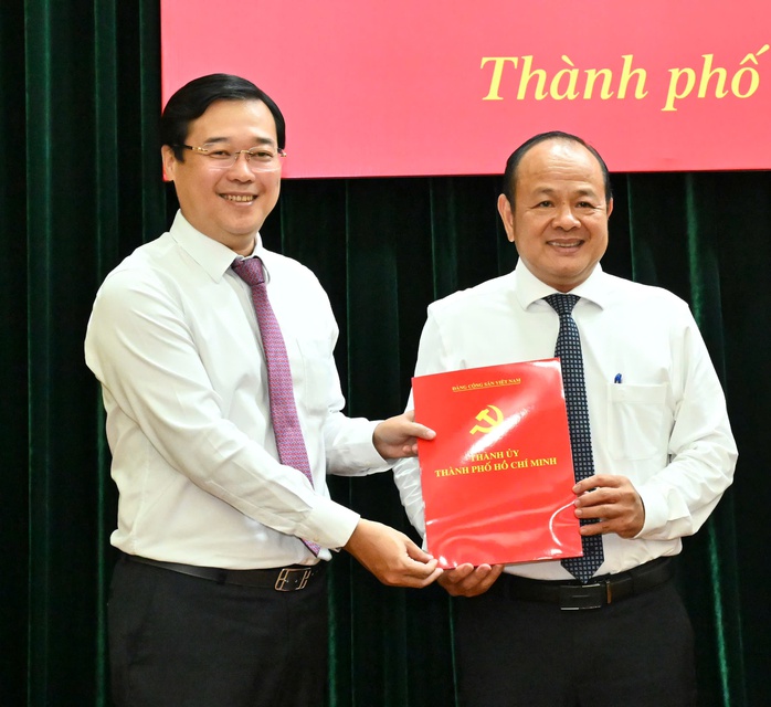 Ban Thường vụ Th&agrave;nh ủy TPHCM điều động nh&acirc;n sự l&atilde;nh đạo một số đơn vị - Ảnh 2.