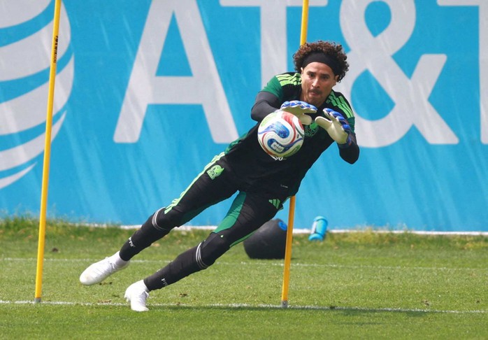 Thủ m&ocirc;n huyền thoại Mexico lần thứ 6 dự World Cup - Ảnh 1.