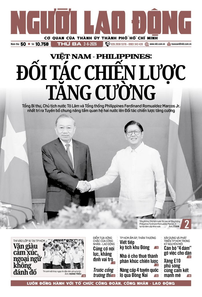 Báo in ngày 2-6: Trước cổng trường thi - Ảnh 1.