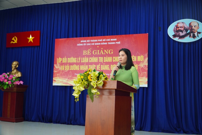 TPHCM: Trao gần 250 giấy chứng nhận cho lớp bồi dưỡng lý luận chính trị và nhận thức Đảng - Ảnh 7.
