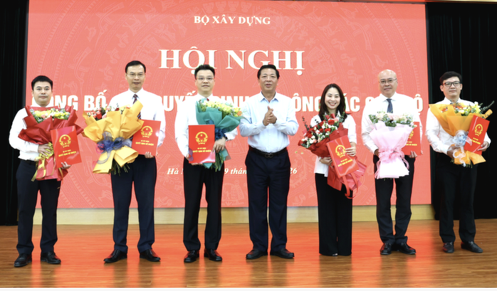 Bộ Xây dựng điều động, bổ nhiệm nhiều nhân sự - Ảnh 2.