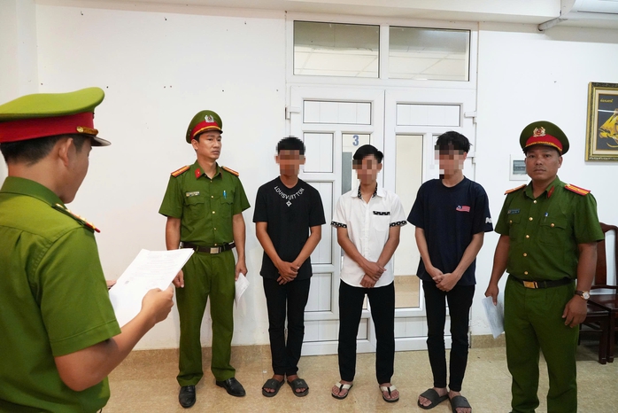 Công an TP Huế khởi tố thiếu niên gây rối trật tự công cộng năm 2026 - Ảnh 1. Công an TP Huế khởi tố thiếu niên gây rối trật tự công cộng năm 2026 - Ảnh 1.