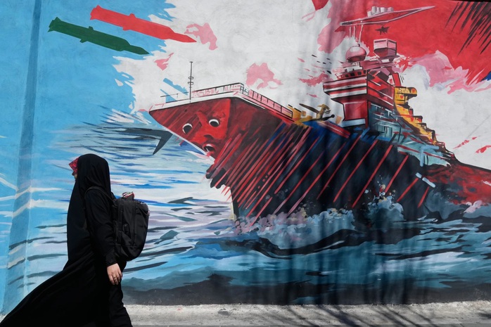 Mỹ không kích dồn dập, Iran cảnh báo đáp trả khốc liệt - Ảnh 1. Mỹ không kích dồn dập, Iran cảnh báo đáp trả khốc liệt - Ảnh 1.