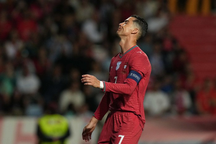 Ronaldo 2 lần đối mặt thủ m&ocirc;n vẫn bất lực, Bồ Đ&agrave;o Nha thắng nhọc Nigeria - Ảnh 2.
