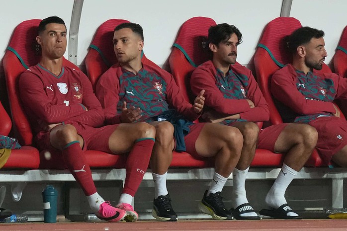 Ronaldo 2 lần đối mặt thủ m&ocirc;n vẫn bất lực, Bồ Đ&agrave;o Nha thắng nhọc Nigeria - Ảnh 4.