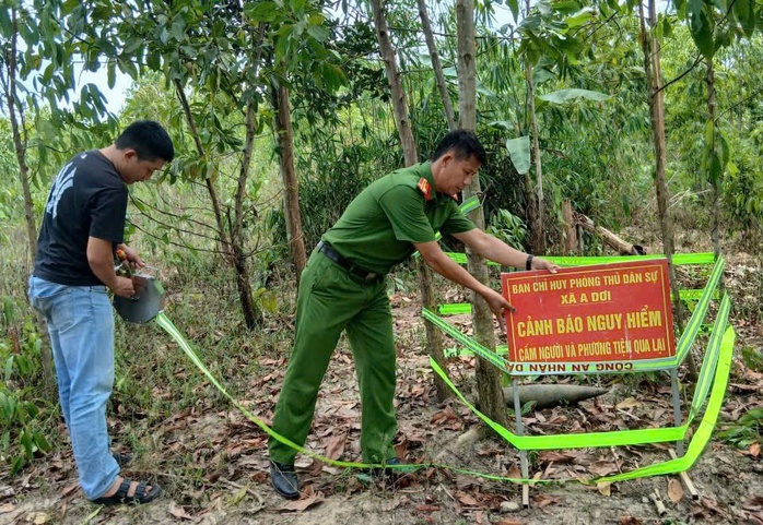 Vật thể lạ trong rẫy Quảng Trị khiến người d&acirc;n lo lắng - Ảnh 1.