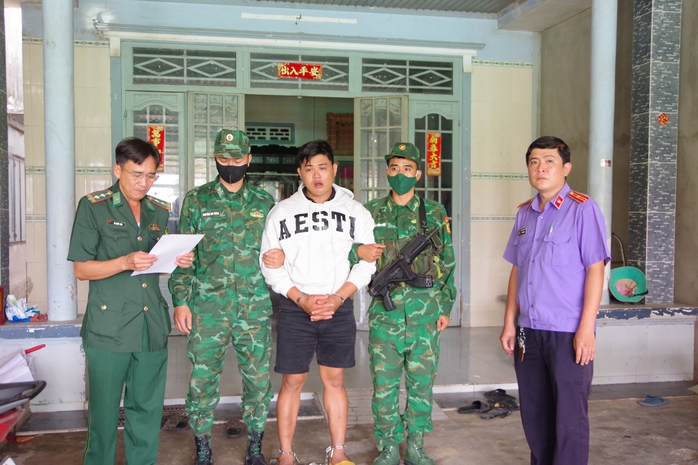 Phá đường dây vận chuyển ma túy tại Mộc Bài , bắt giữ 2 đối tượng trong năm 2026 - Ảnh 2. Phá đường dây vận chuyển ma túy tại Mộc Bài , bắt giữ 2 đối tượng trong năm 2026 - Ảnh 2.