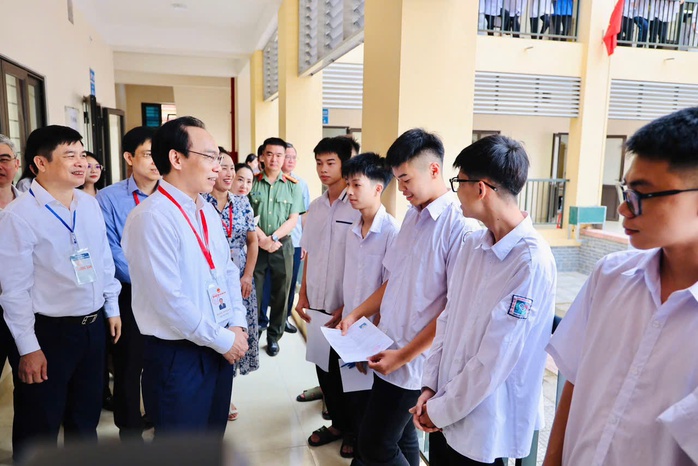 Bắt đầu thi tốt nghiệp THPT: Động viên, tiếp sức cho thí sinh cả nước - Ảnh 22.