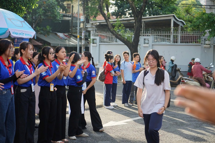 Thí sinh thi tốt nghiệp THPT bước vào các môn thi cuối cùng - Ảnh 3.