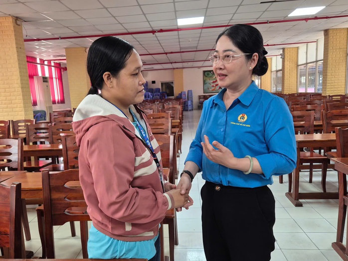 Gặp lãnh đạo Tổng LĐLĐ Việt Nam, người lao động gửi gắm tâm tư về lương, nhà ở xã hội - Ảnh 3.