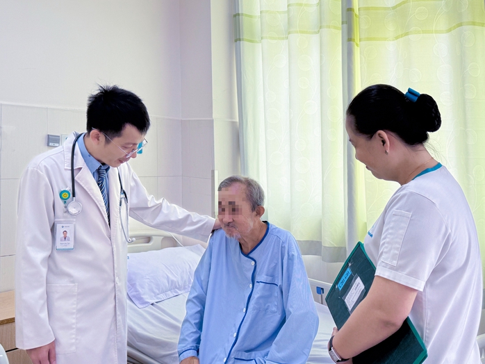 Một bệnh viện ở Cần Thơ cứu sống cụ &ocirc;ng li&ecirc;n tục ho ra m&aacute;u - Ảnh 1.