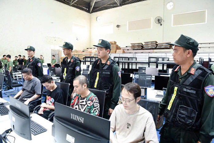 Cận cảnh bên trong “căn cứ bí mật” của ổ nhóm lừa đảo xuyên quốc gia - Ảnh 4.