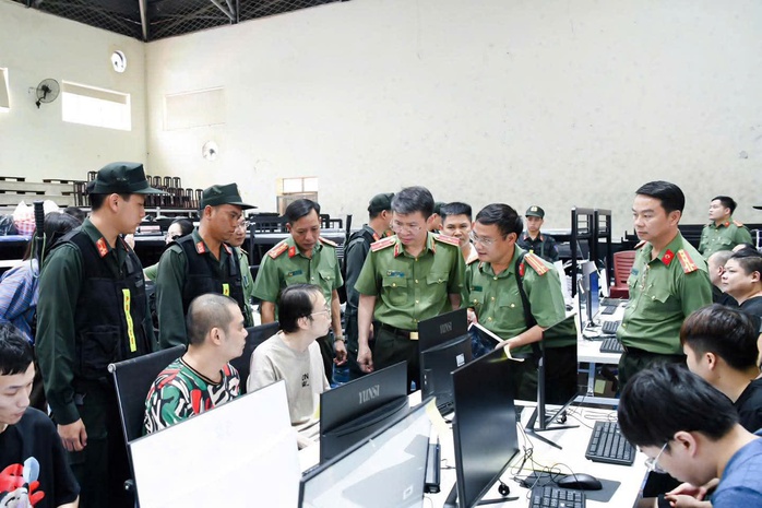Cận cảnh bên trong “căn cứ bí mật” của ổ nhóm lừa đảo xuyên quốc gia - Ảnh 2.