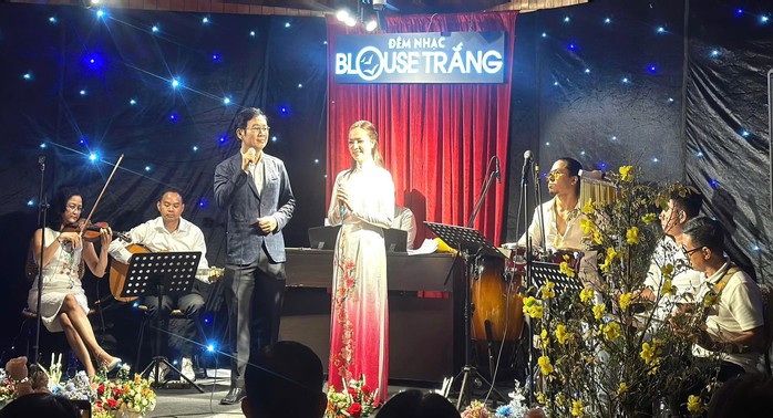Đêm nhạc “Blouse trắng — Hát cho yêu thương” gây quỹ hỗ trợ bệnh nhi - Ảnh 1.