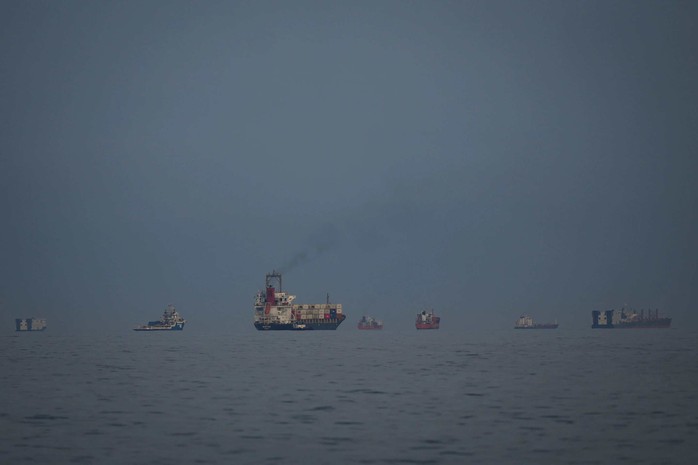 Iran tuyên bố đóng Hormuz, Mỹ nói vẫn đưa dầu qua đây - Ảnh 1. Iran tuyên bố đóng Hormuz, Mỹ nói vẫn đưa dầu qua đây - Ảnh 1.