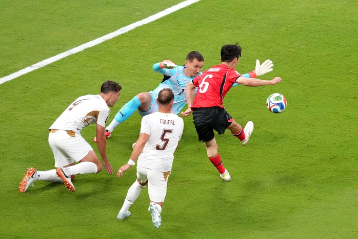 Hwang In-beom - "Nhạc trưởng" đưa tuyển Hàn Quốc bay cao tại World Cup 2026 - Ảnh 3.