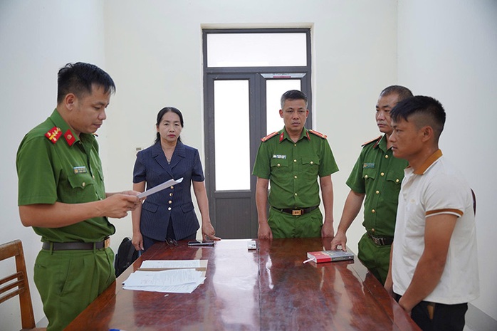 Bị bắt giữ vì quan hệ nhiều lần với bé gái chưa đến 13 tuổi - Ảnh 1.