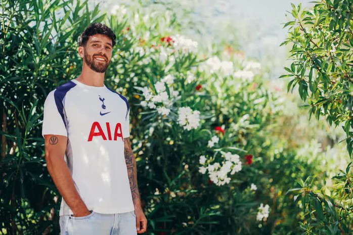 Đang đi du lịch, t&acirc;n binh Tottenham được Argentina gọi dự World Cup 2026 - Ảnh 3.