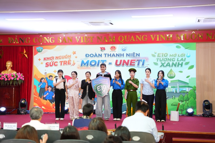Kh&aacute;m ph&aacute; lợi &iacute;ch của xăng E10 trong cuộc thi T&igrave;m hiểu nhi&ecirc;n liệu xanh - Ảnh 1.