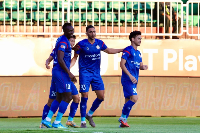 V-League và những gam màu đối lập (*): Bóng lăn đến cuối, niềm tin ở lại? - Ảnh 2. V-League và những gam màu đối lập (*): Bóng lăn đến cuối, niềm tin ở lại? - Ảnh 2.