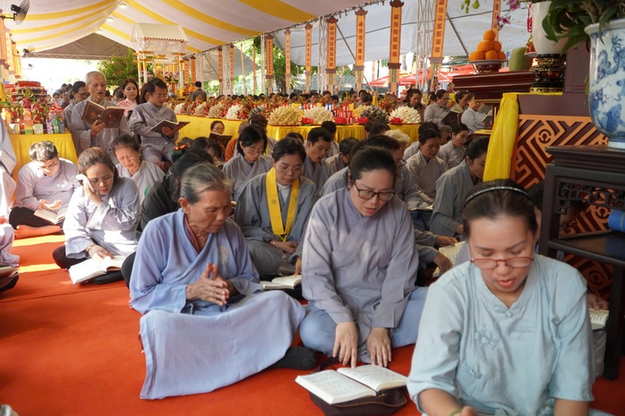 Trang nghiêm lễ cầu siêu liệt sĩ tại công viên Lê Thị Riêng, TPHCM - Ảnh 4.