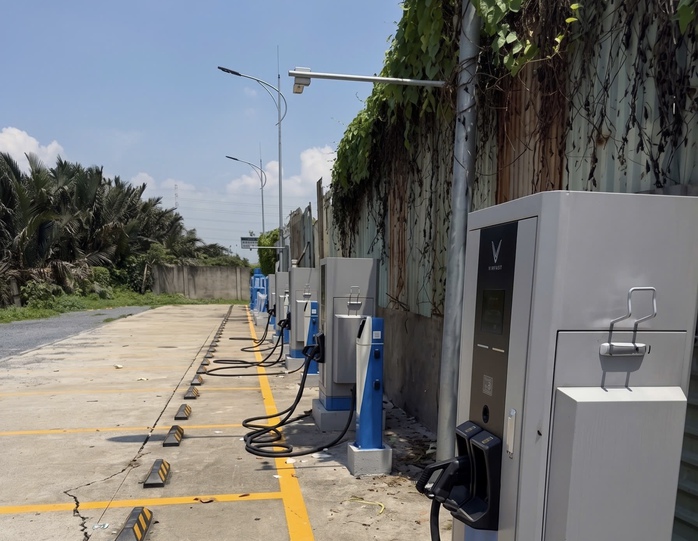 Cắt trộm dây sạc xe điện ở TPHCM để mua rượu: Vụ việc gây chấn động - Ảnh 2. Cắt trộm dây sạc xe điện ở TPHCM để mua rượu: Vụ việc gây chấn động - Ảnh 2.