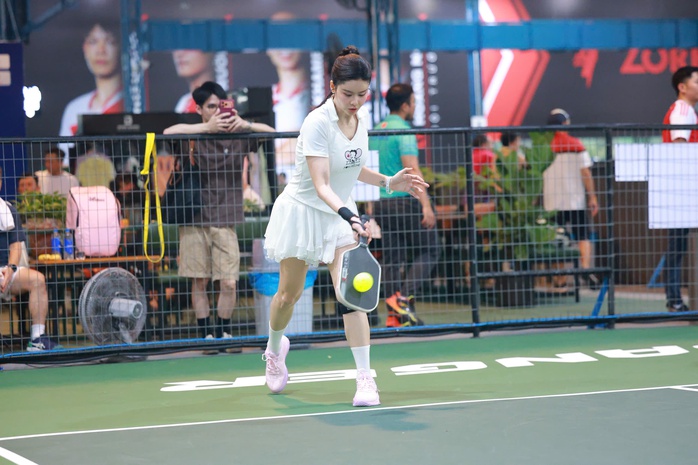Diễn viên Trương Quỳnh Anh bị "ghiền" môn pickleball - Ảnh 4.